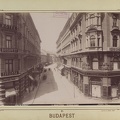 "Bécsi utca a Szervita tér felől. A felvétel 1890 után készült." A kép forrását kérjük így adja meg: Fortepan / Budapest Főváros Levéltára. Levéltári jelzet: HU.BFL.XV.19.d.1.07.082